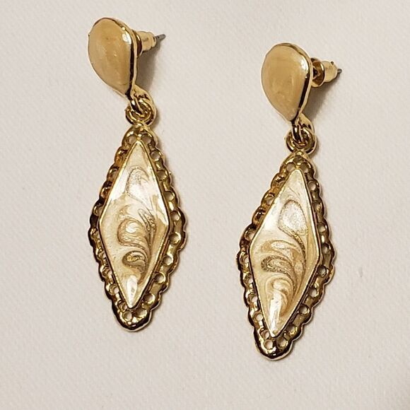 Jewelry - Mother of Pearl Diamond Shape Dangle Pierced Earrings